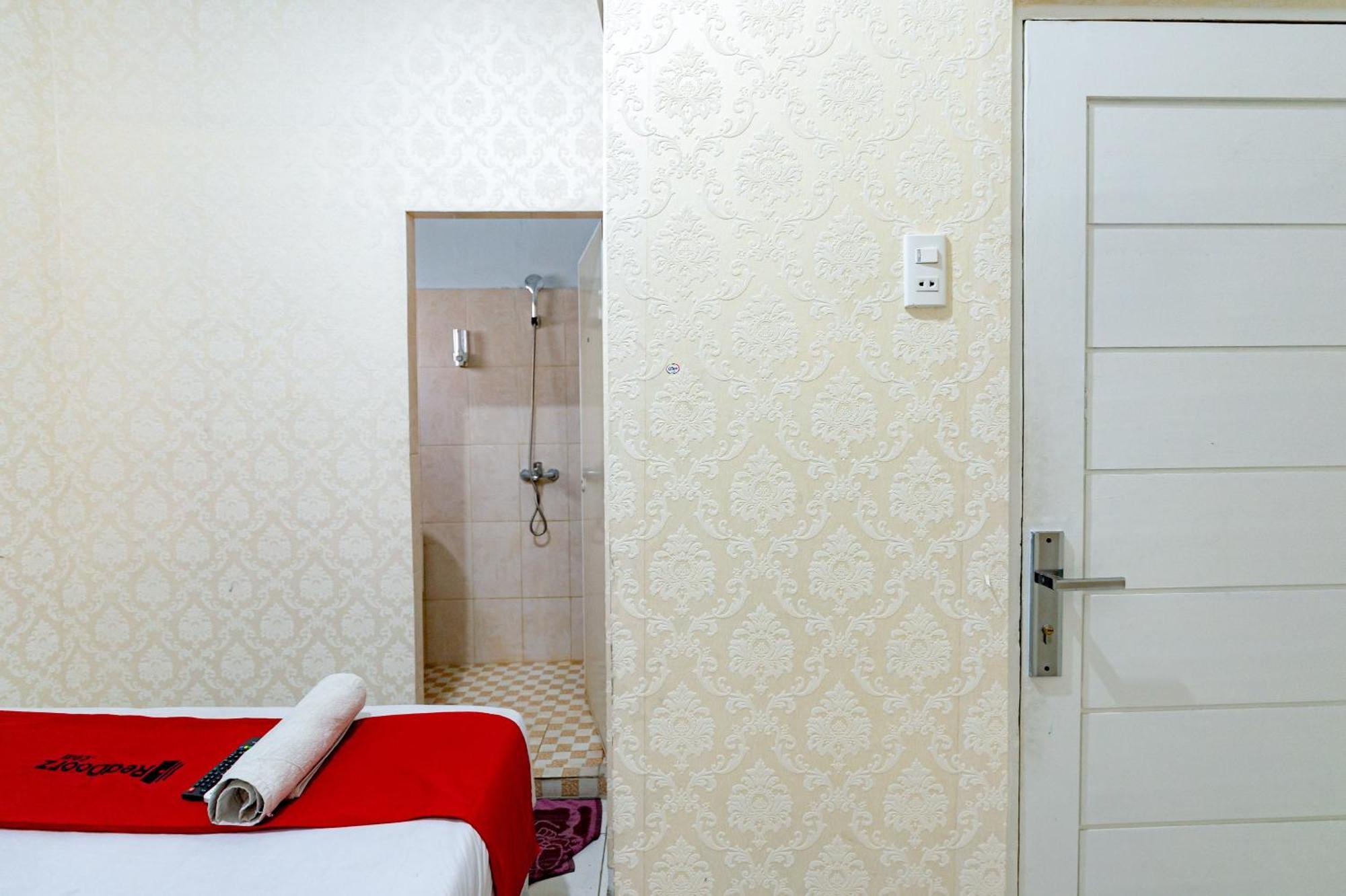 Reddoorz Near Rsud Dr Pringadi Medan 3 Hotel Kültér fotó
